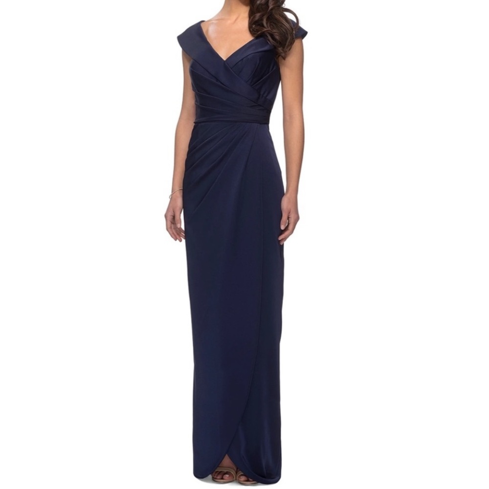 Elegant Navy Blue Evening Gown
